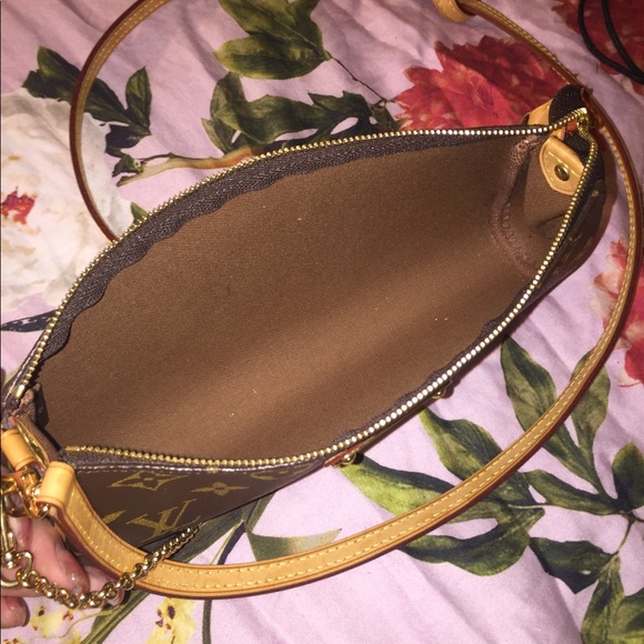 Louis Vuitton🌹 - Picture 3 of 4